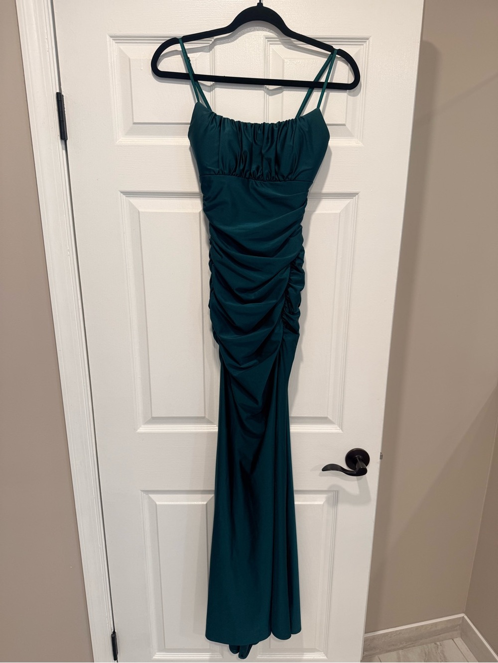 Emerald Green Ruched Spaghetti-Strap Prom Gown
